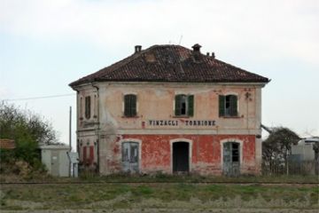 Immagini e Angoli di Vinzaglio - Ex stazione ferroviaria di Vinzaglio - Torrione